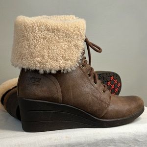 UGG Weatherproof Zea Wedge Boots Brown Shearling Cuff Lace Up Women’s 11 1003360